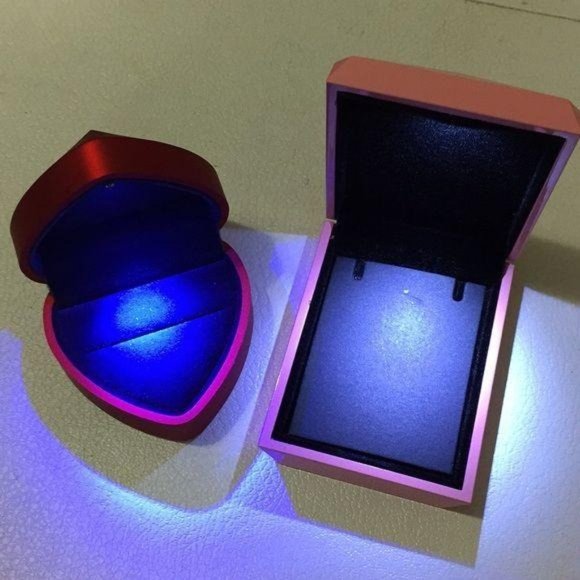 Jewelry - Lighted LED jewelry engagement ring necklace box
